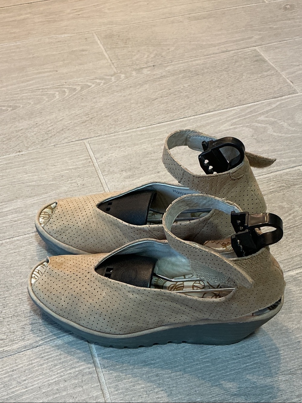 Fly London Beige Perforated Peep-Toe Ankle Strap Sandals Women’s 8.5 EU 39 - Picture 2 of 8